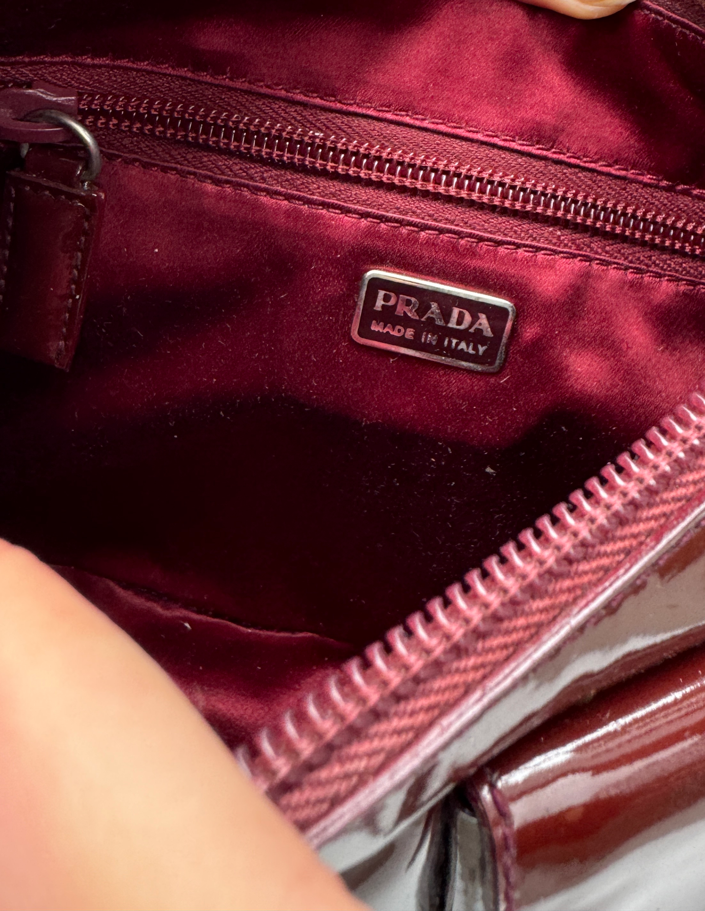 Dökkrauð Prada taska frá 1999 / FW1999 Prada patent burgundy bag