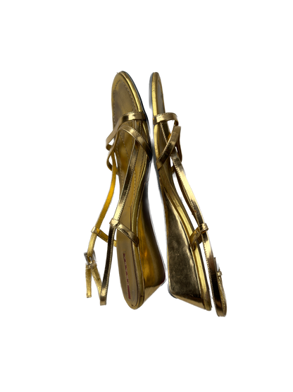 Prada gullitaðir fylltir hælar / Prada gold wedges