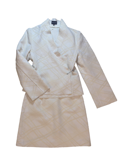 Ljós pilsdragt / Ivory skirtsuit